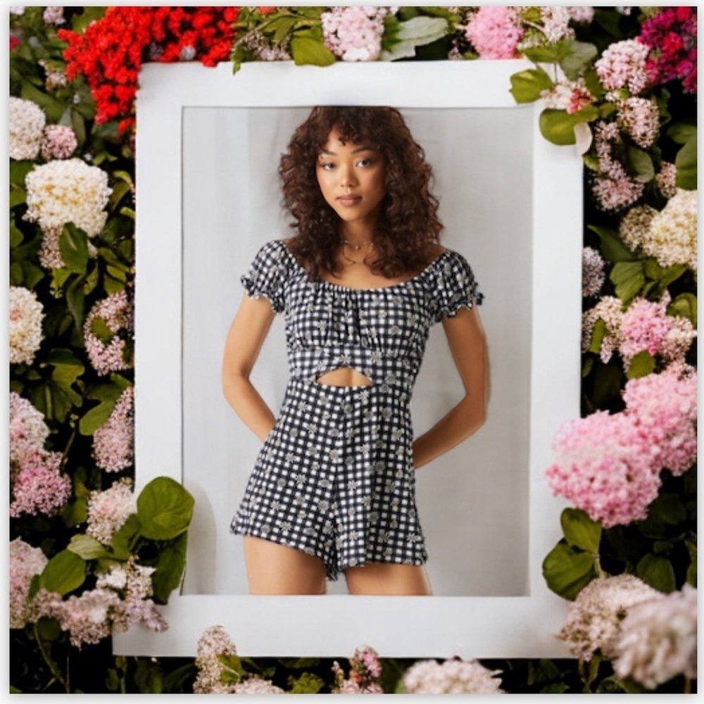 Gingham Cut-Out Milkmaid Romper Black and White -NWOT sz Lg - Picture 1 of 11